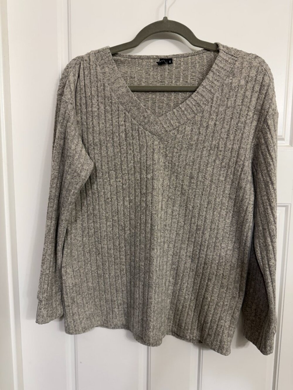 Ribbed V-Neck Sweater Size S Tan Soft Knit Relaxed Fit Pullover